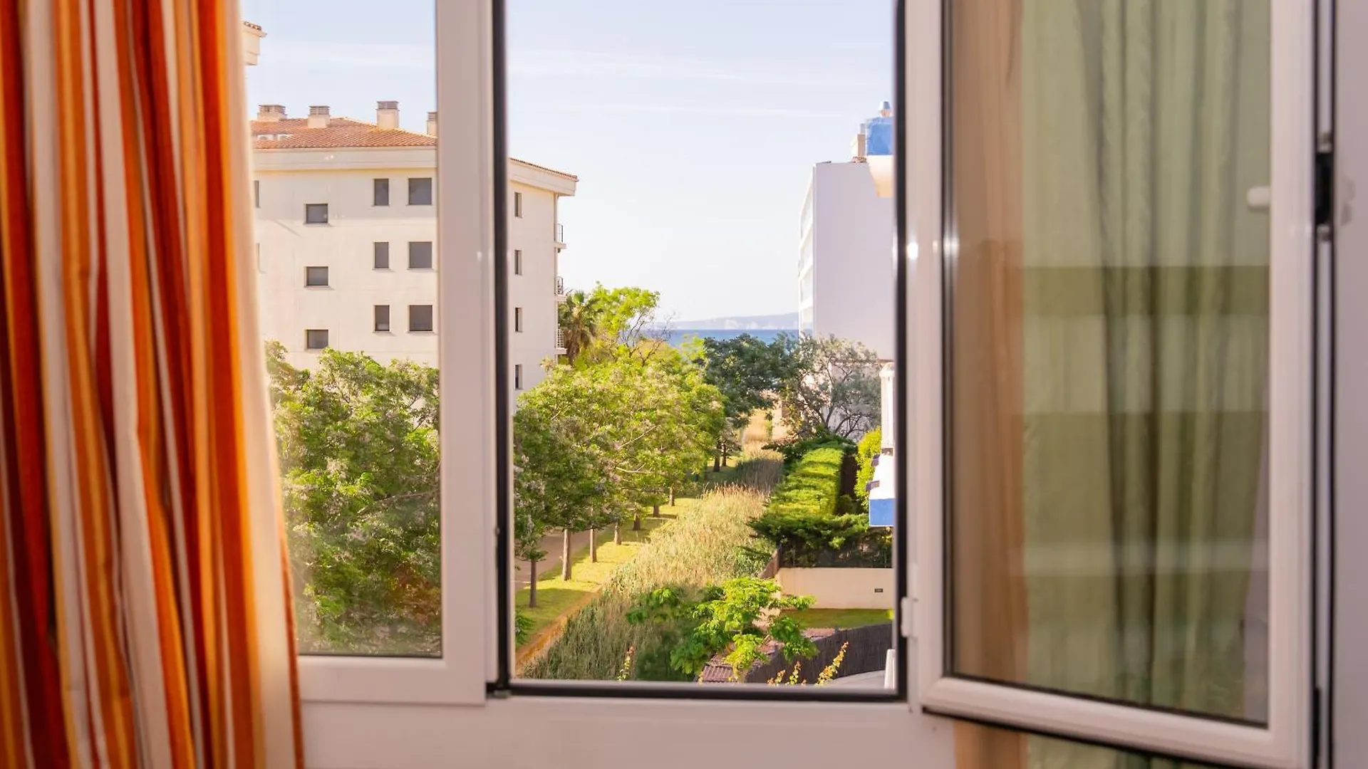 Hotel Montana By Bossh! Hotels Roses